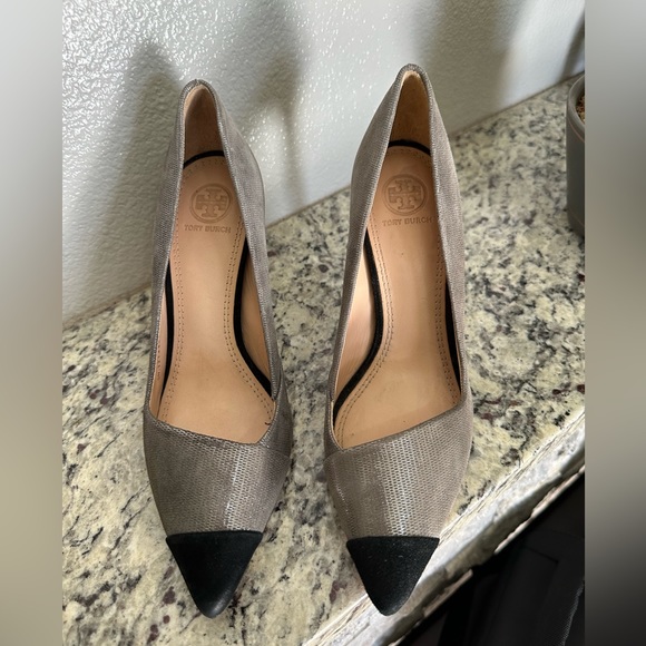 TORY BURCH gray shimmer suede cap toe fancy pumps sz.7